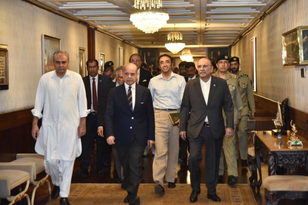 President Asif Ali Zardari with Prime Minister Muhammad Shehbaz Sharif, Interior Minister Mohsin Naqvi and Chairman PPP Bilawal Bhutto Zardari at Aiwan-e-Sadr.